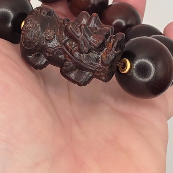Red Sandalwood 20.5mm Bracelet with Hand-Carved Pixiu Wealth Charm NWT - Picture 3 of 4